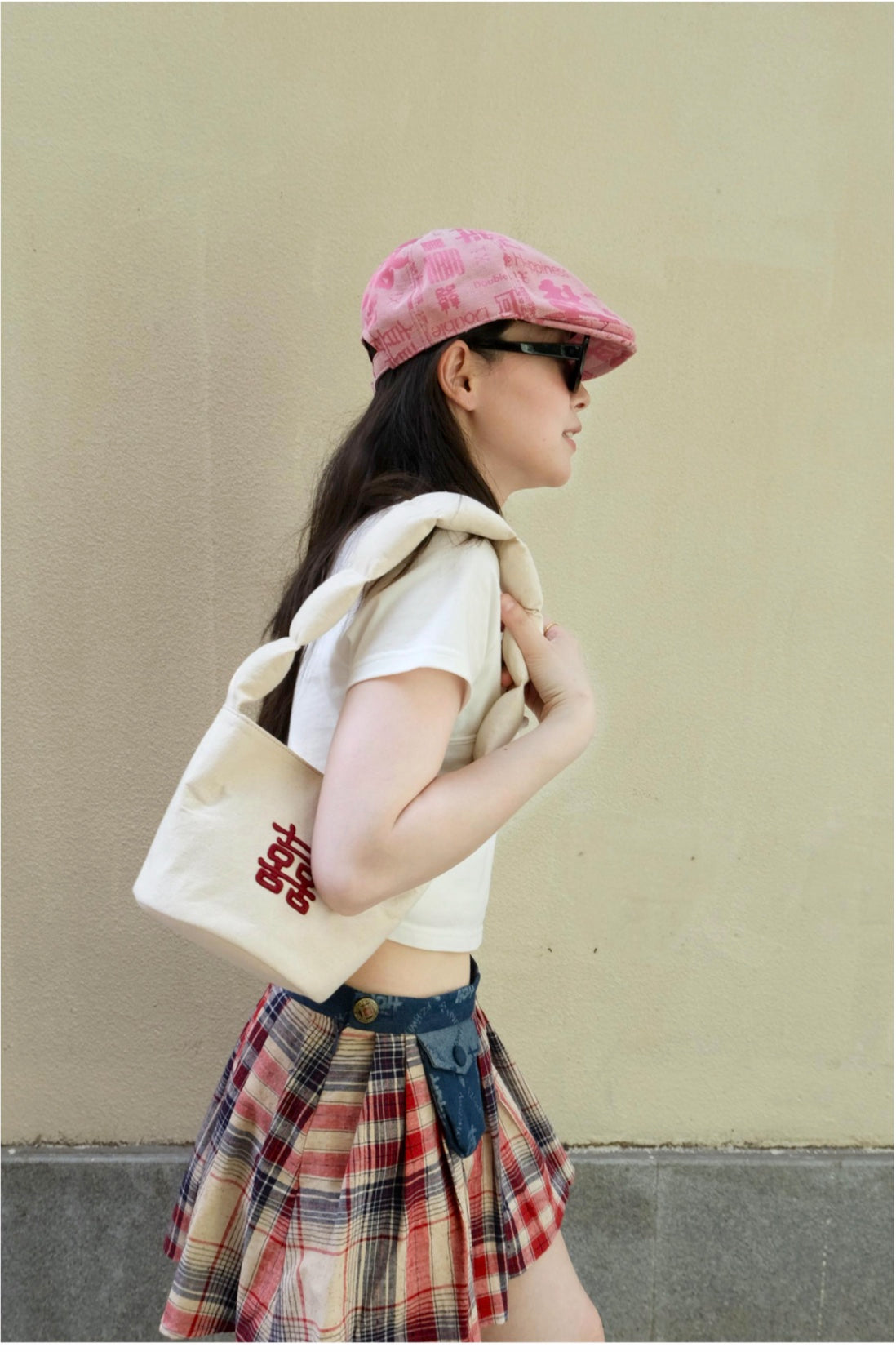 XIFANG pink Thousand Happiness flat cap, tote and plaid skirt, Shanghai street